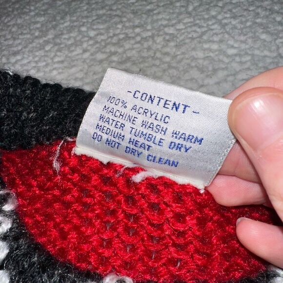 VINTAGE Large Chunky Crewneck Hand Knit Sweater Red White Charcoal Snowflake EUC - Picture 8 of 11